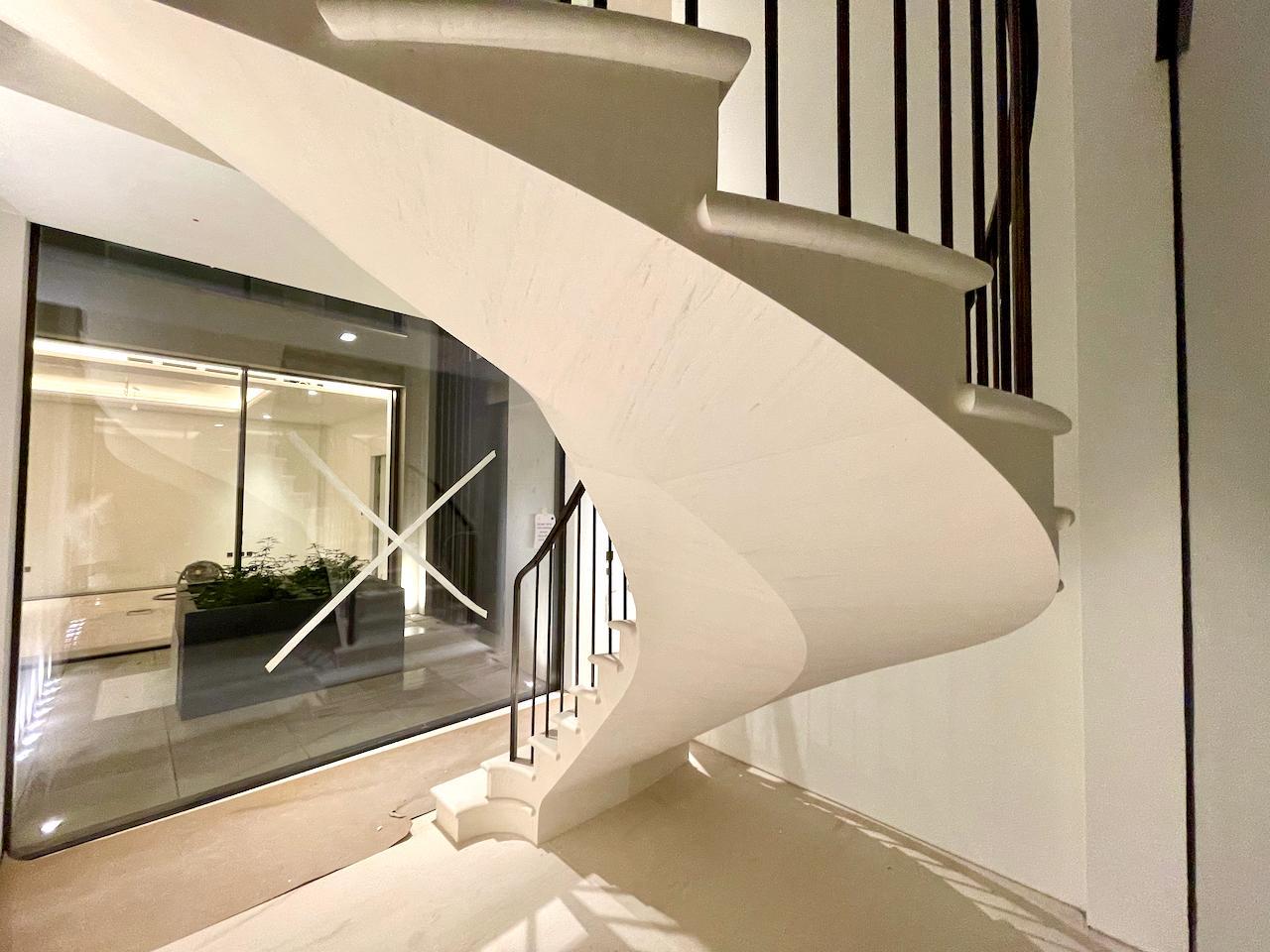 Floating - Post tensFloating - Post tensioned stone staircase Kensington, Londonioned stone staircase