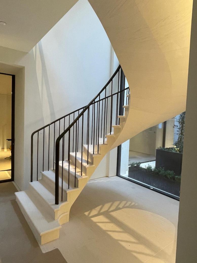 Floating - Post teFloating - Post tensioned stone staircase Kensington, Londonnsioned stone staircase