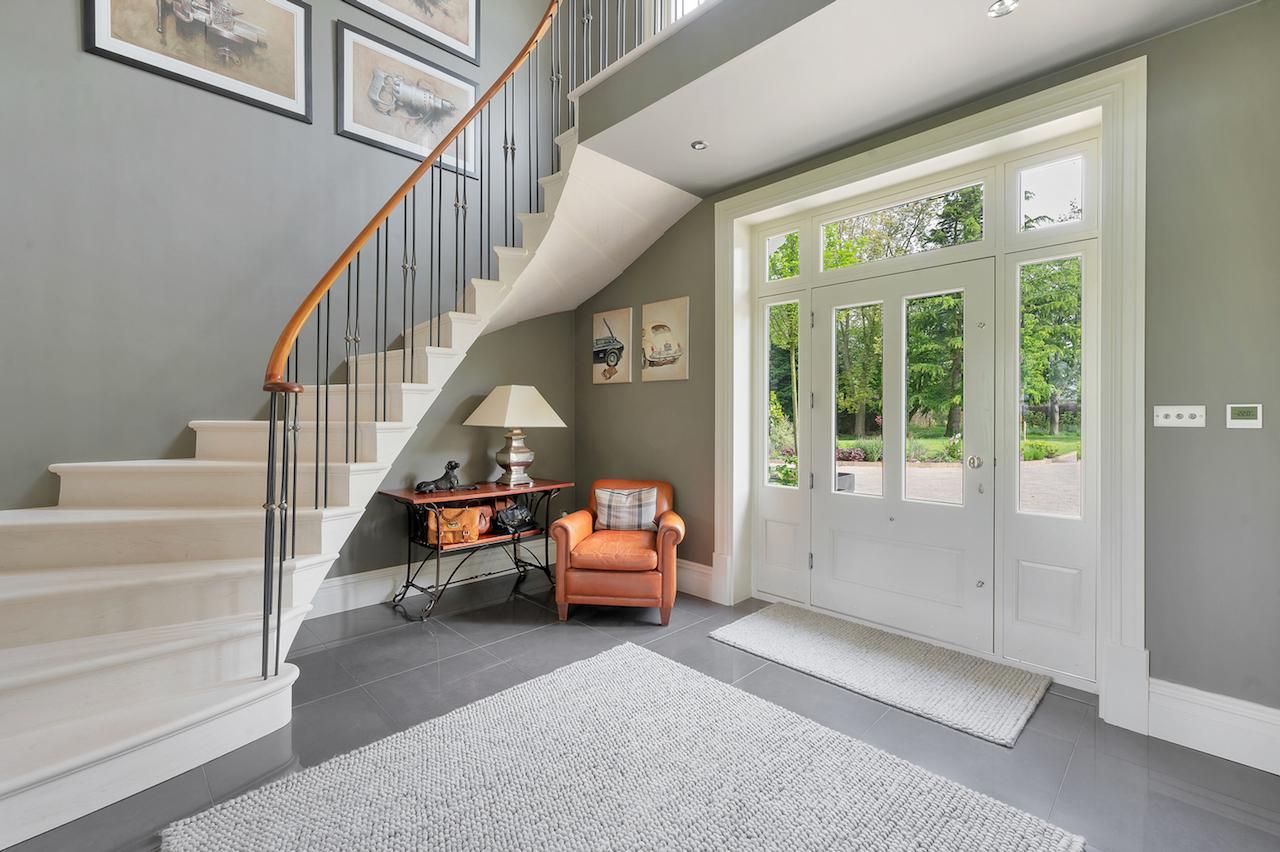 Cantilevered stone staircase